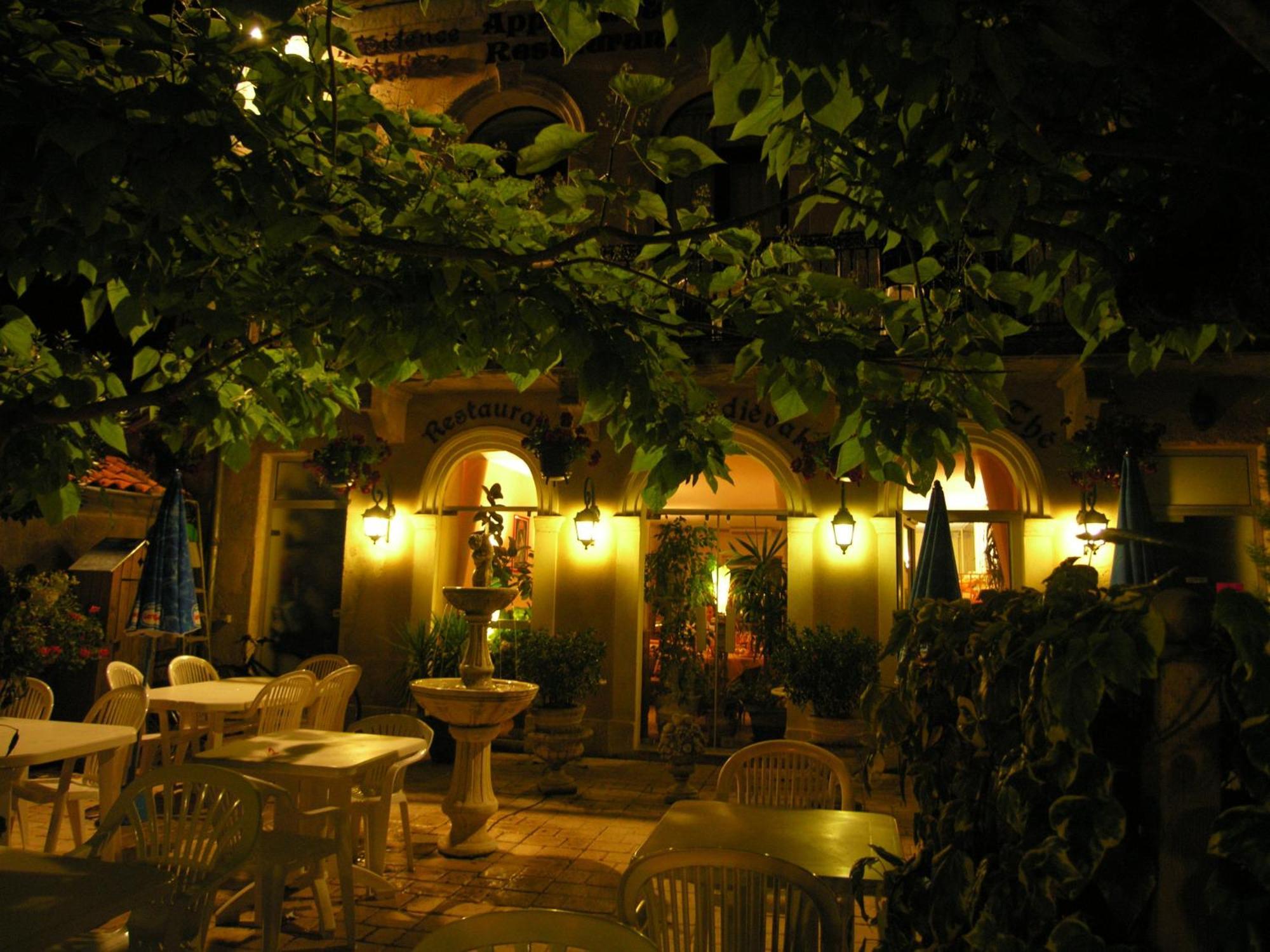 赖斯提勒尔斯公寓酒店 Saint-Macaire 外观 照片
