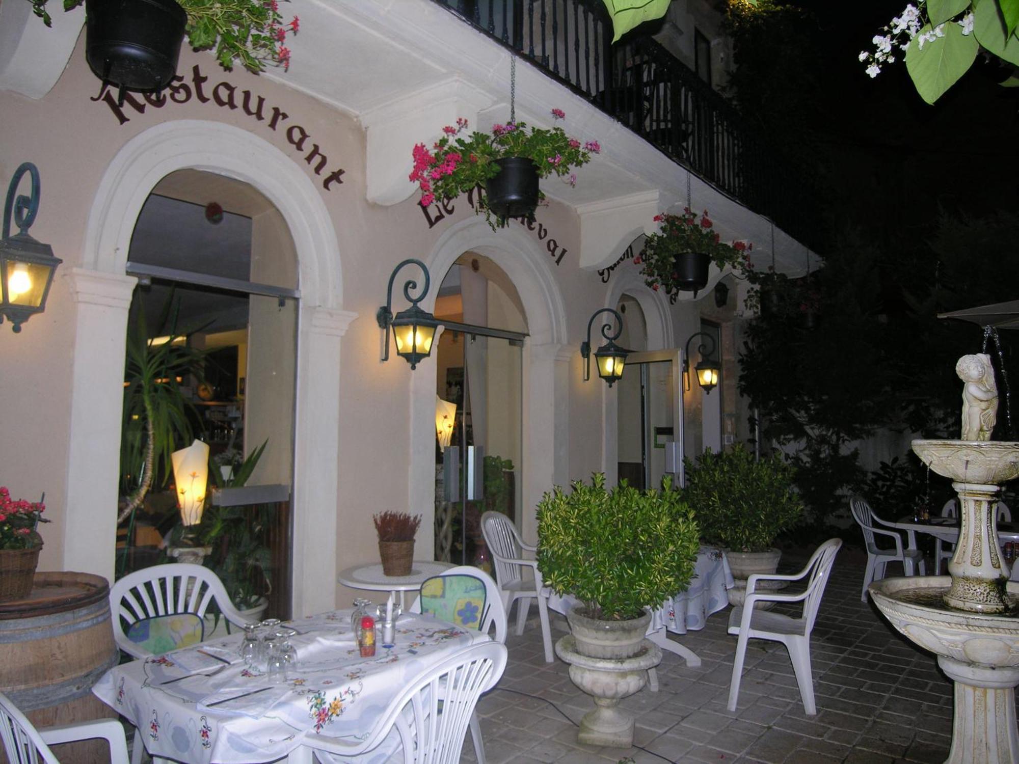 赖斯提勒尔斯公寓酒店 Saint-Macaire 外观 照片
